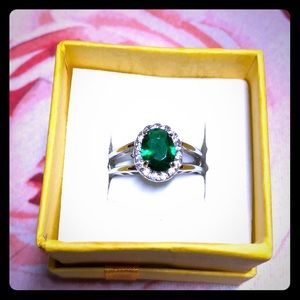 Green oval statement cocktail fashion ring